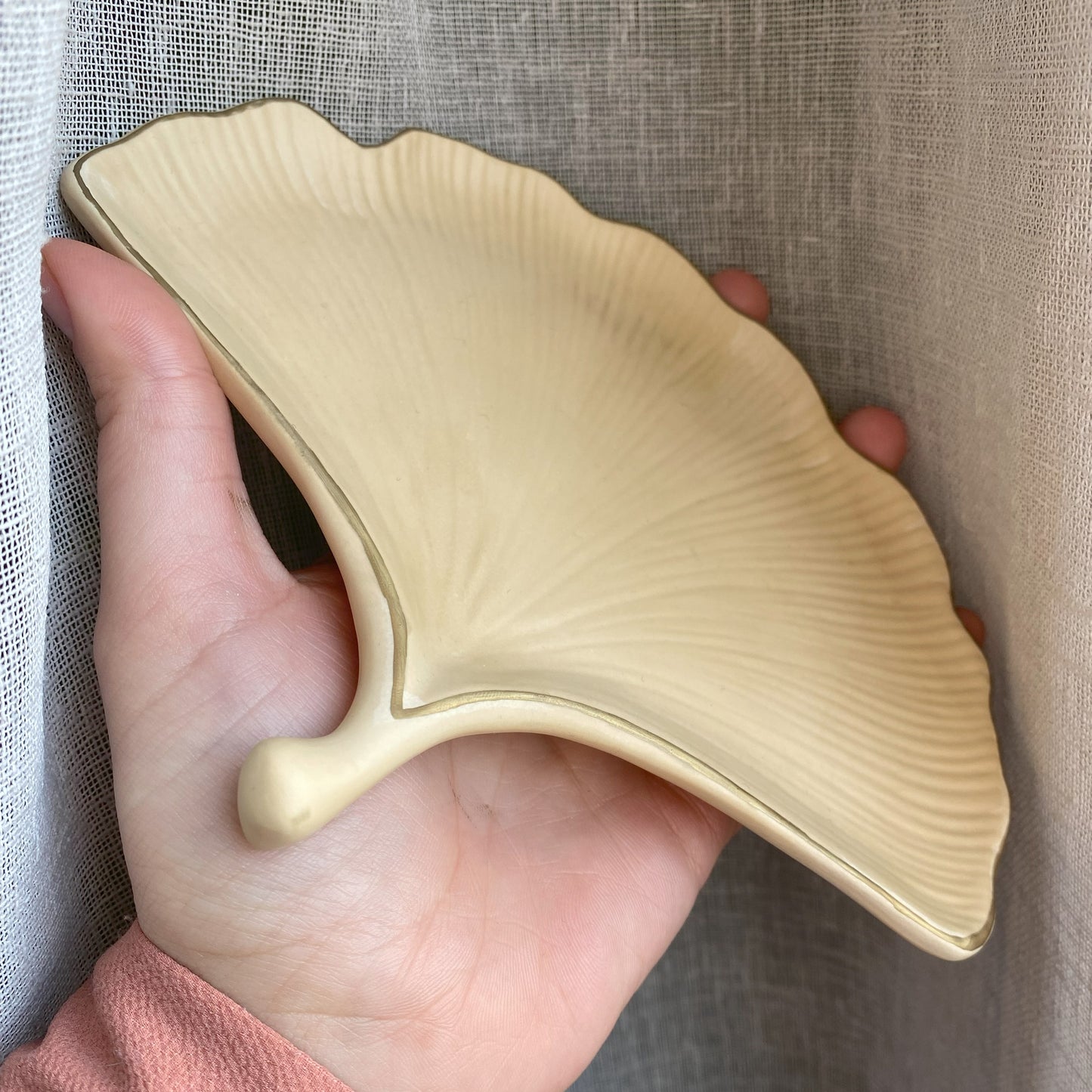 Plateau feuille Ginkgo en Jesmonite