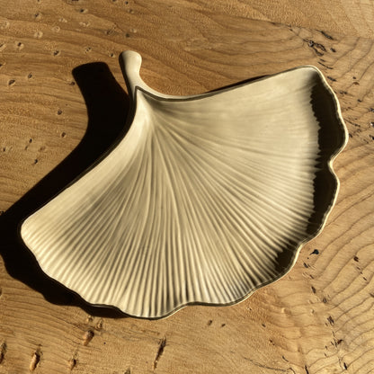 Plateau feuille Ginkgo en Jesmonite