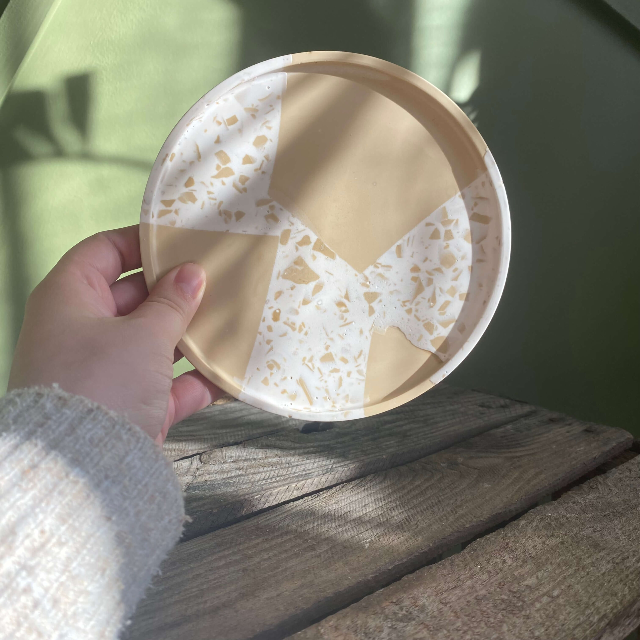 Plateau rond en Jesmonite - Terrazzo – Image 5